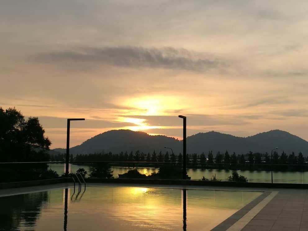 Marina Heights Resort Lumut Exterior photo